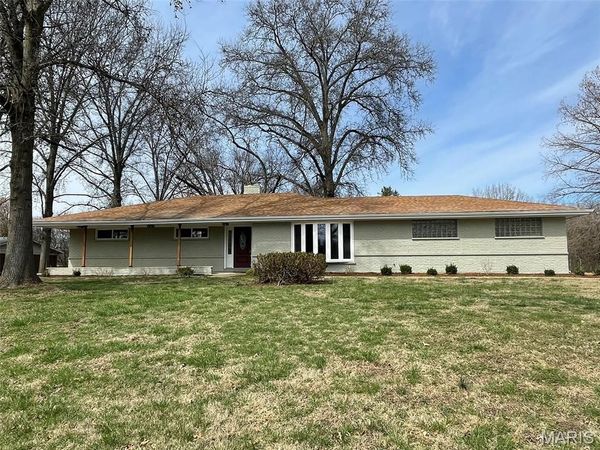 26 Castle Drive, Florissant, MO 63034
