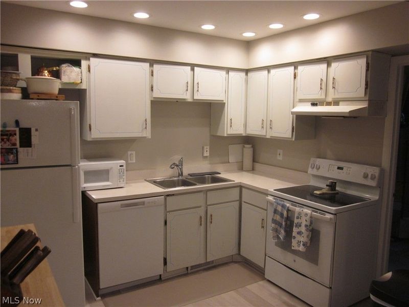 19704 Lorain Road, Unit 43, Fairview Park, OH 44126 Photo 3