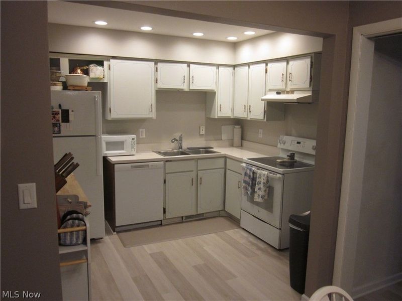 19704 Lorain Road, Unit 43, Fairview Park, OH 44126 Photo 4