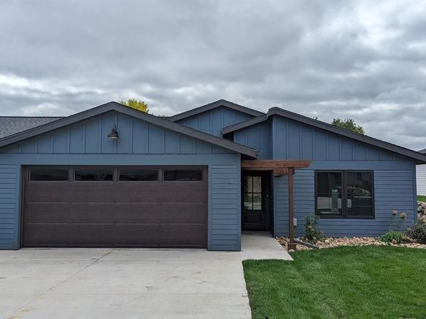 3917 Dorothy's Lane , Spirit Lake, IA 51360