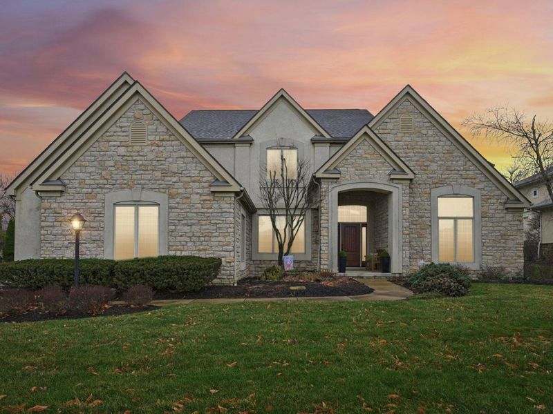 6045 Medallion Drive W, Westerville, OH 43082 Photo 2