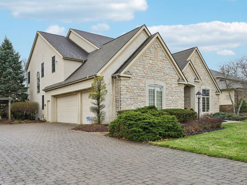 6045 Medallion Drive W, Westerville, OH 43082 Photo 5