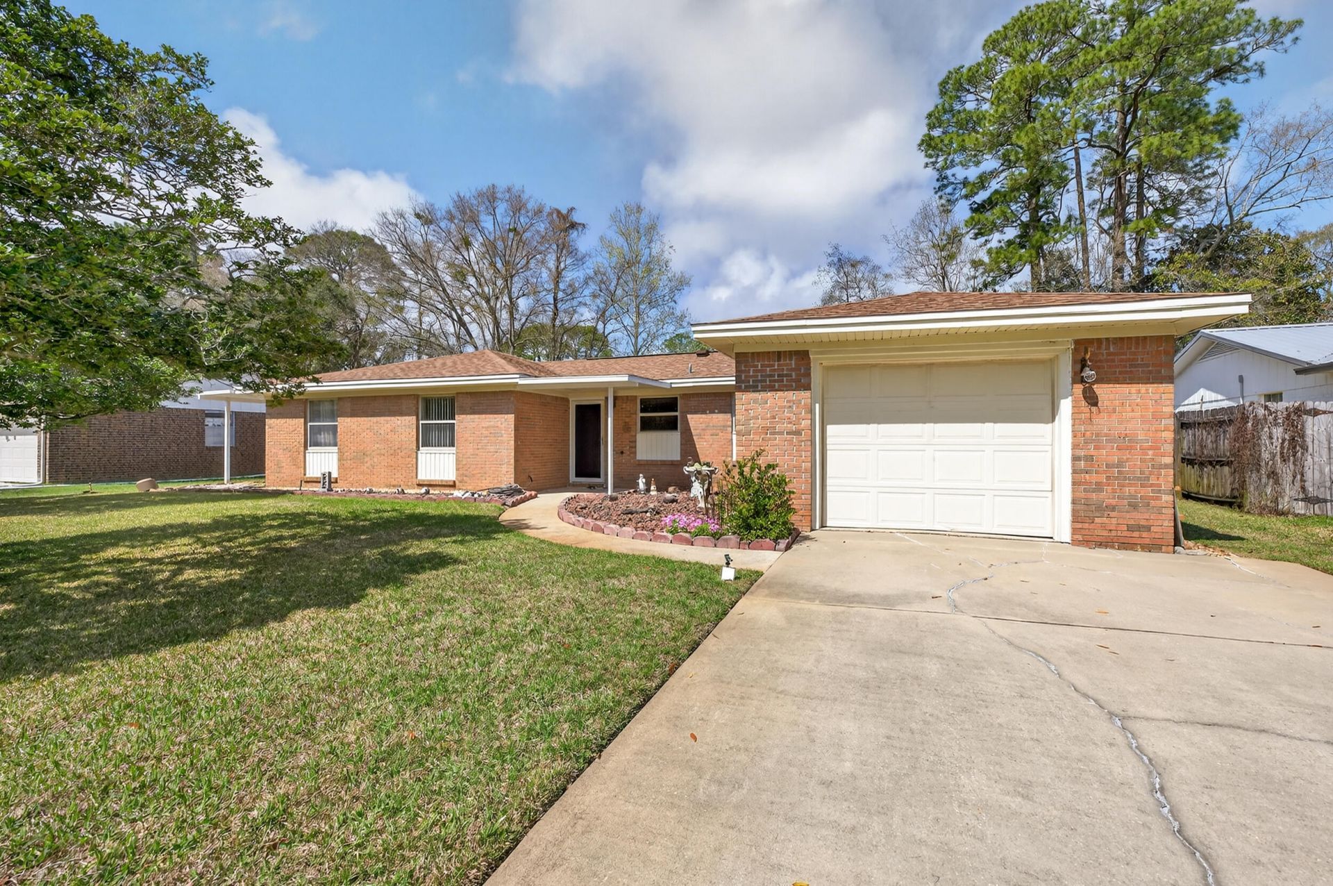 323 Pontevedra Lane, Niceville, FL 32578 Main Photo