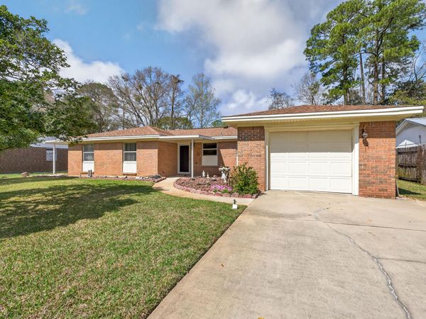 323 Pontevedra Lane, Niceville, FL 32578