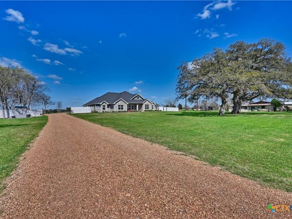 2244 W US Highway 90a, Hallettsville, TX 77964