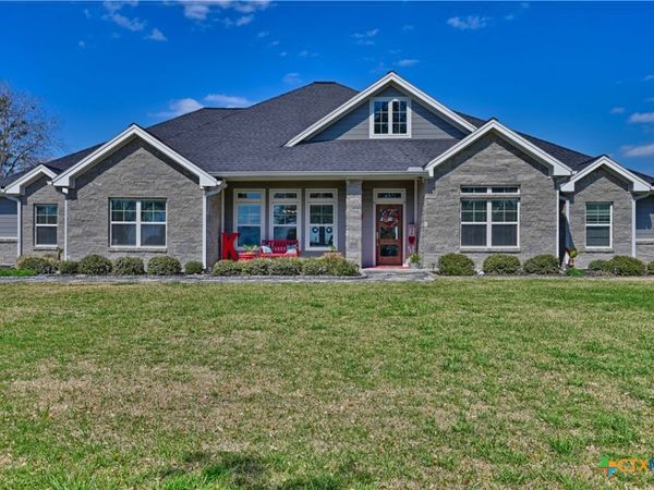 2244 W US Highway 90a, Hallettsville, TX 77964
