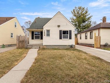 7634 Warwick Street , Detroit, MI 48228