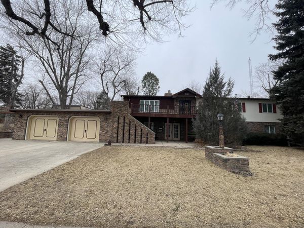 911 2nd Avenue W, Mobridge, SD 57601