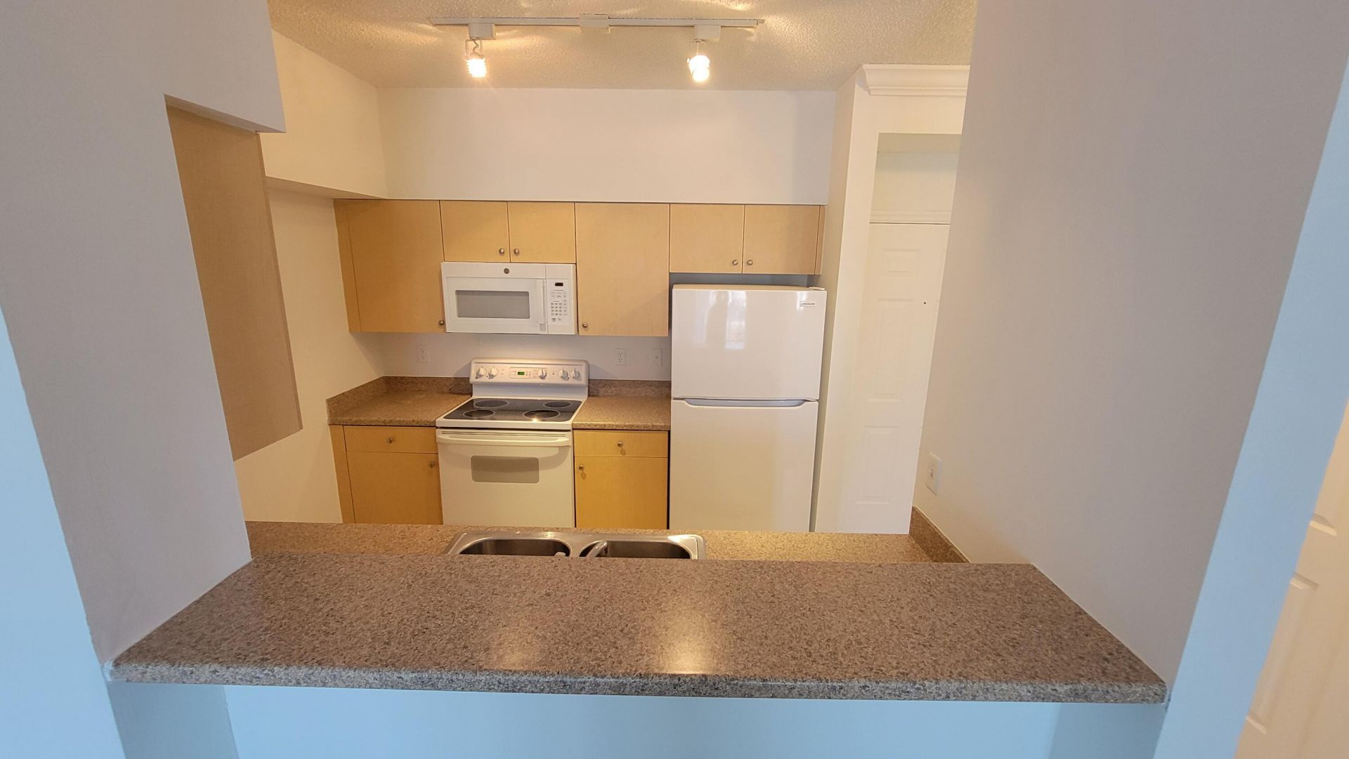 616 Clearwater Park Road, Unit 407, West Palm Beach, FL 33401 Photo