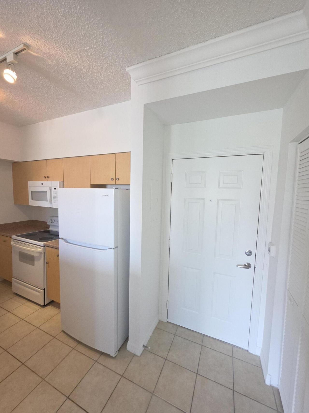 616 Clearwater Park Road, Unit 407, West Palm Beach, FL 33401 Photo