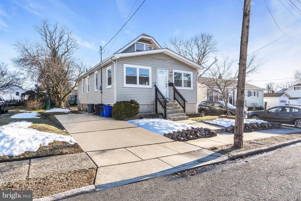 120 E 4th Avenue, Runnemede, NJ 08078 Main Photo