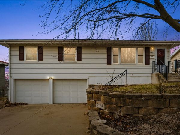 645 40th St SE , Cedar Rapids, IA 52403