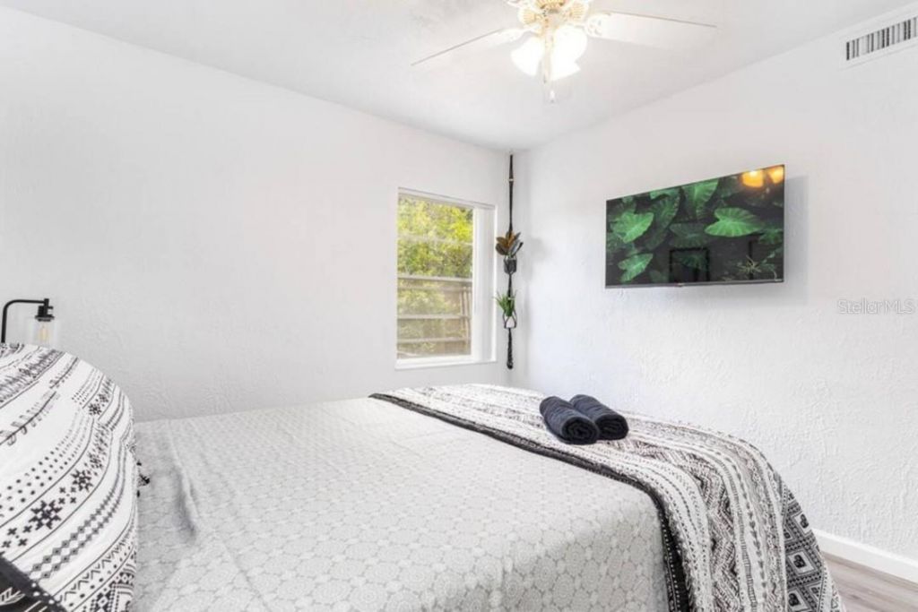 1214 N Pine Hills Road , Orlando, FL 32808 Photo