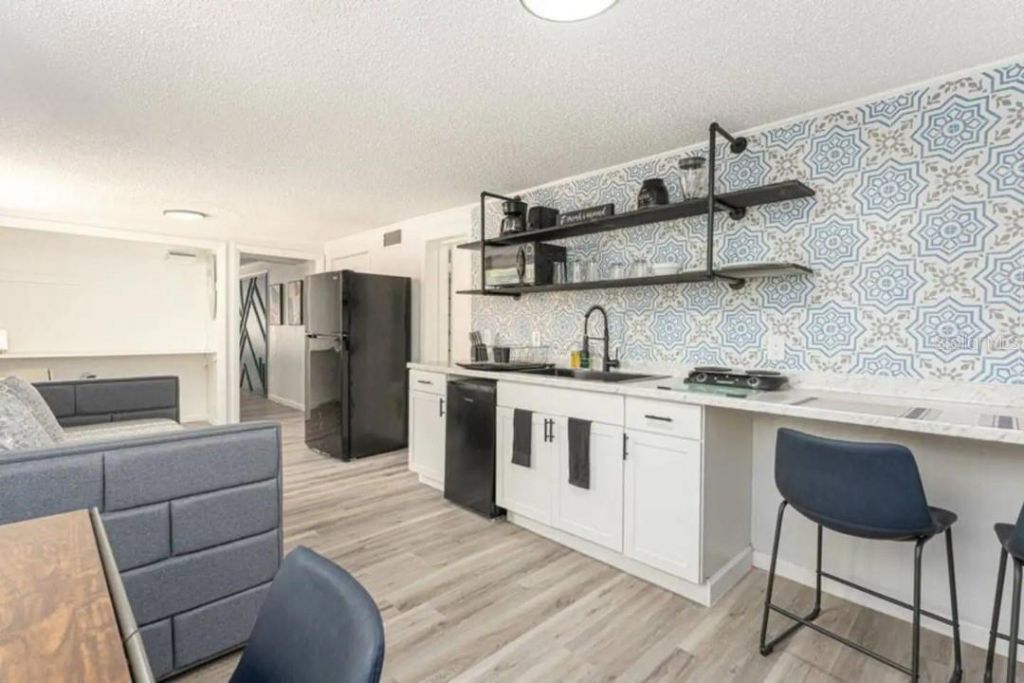 1214 N Pine Hills Road , Orlando, FL 32808 Photo