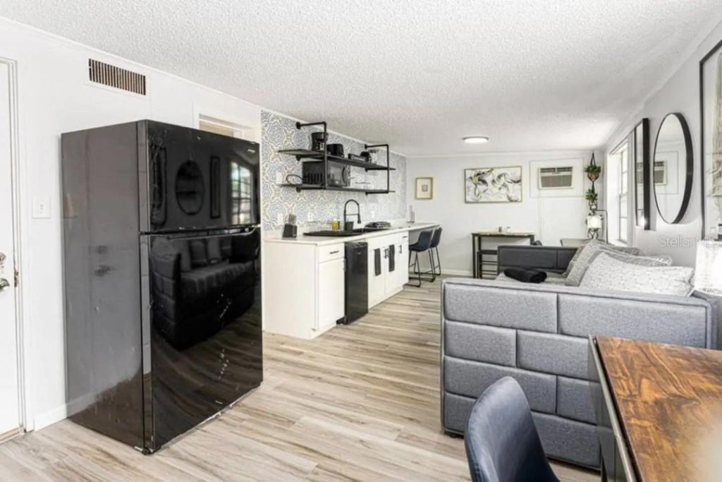 1214 N Pine Hills Road , Orlando, FL 32808 Photo