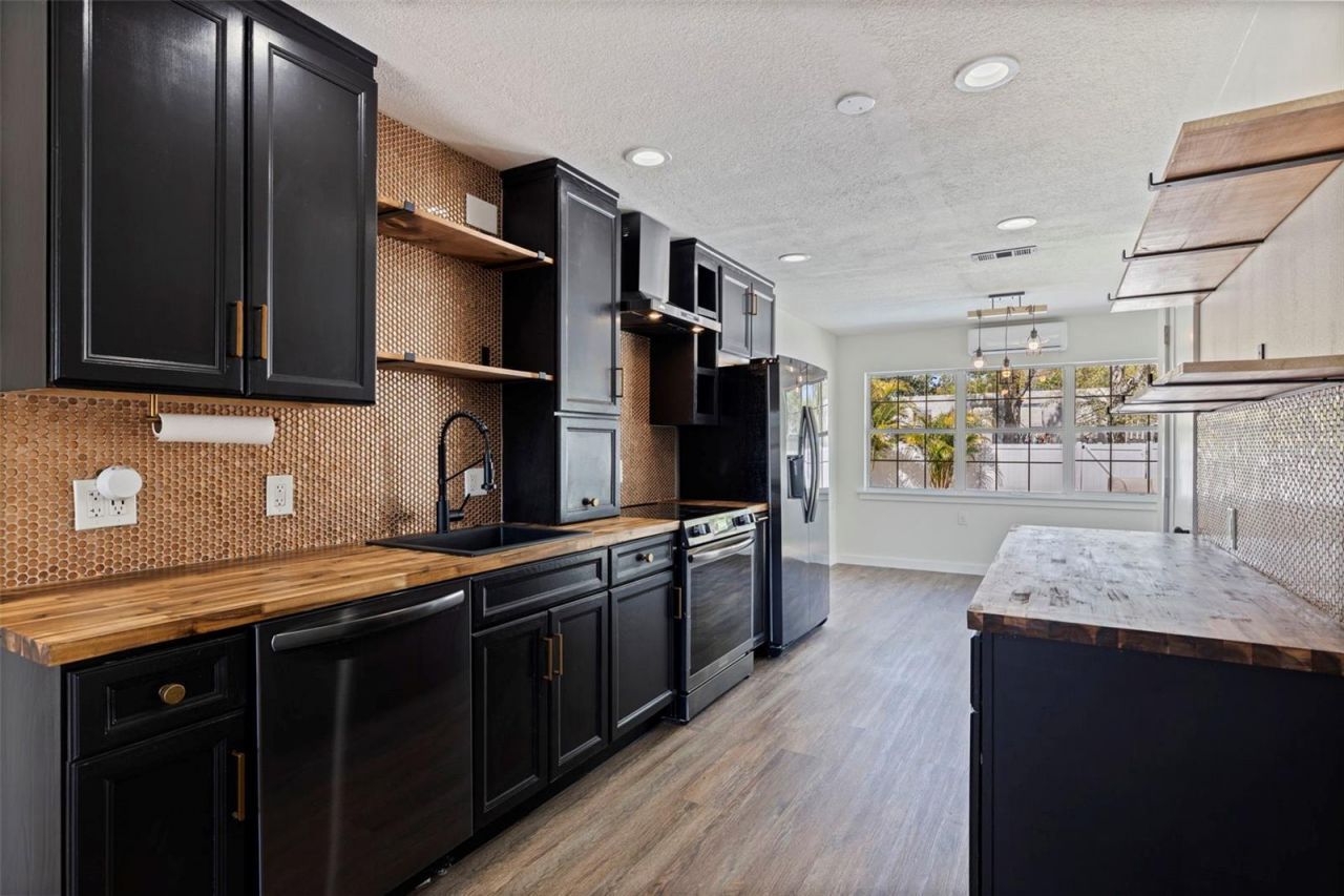 737 62nd Avenue N, Saint Petersburg, FL 33702 Photo