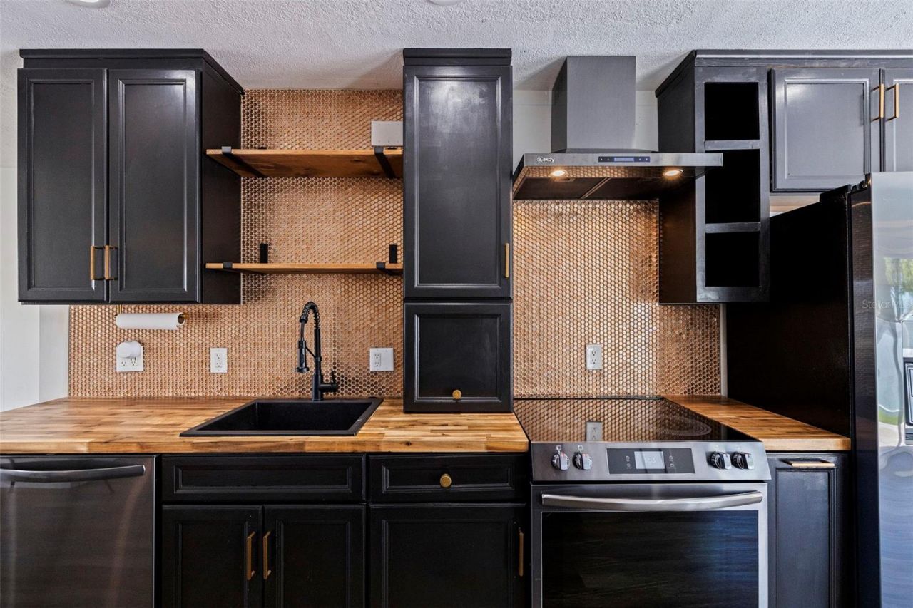 737 62nd Avenue N, Saint Petersburg, FL 33702 Photo