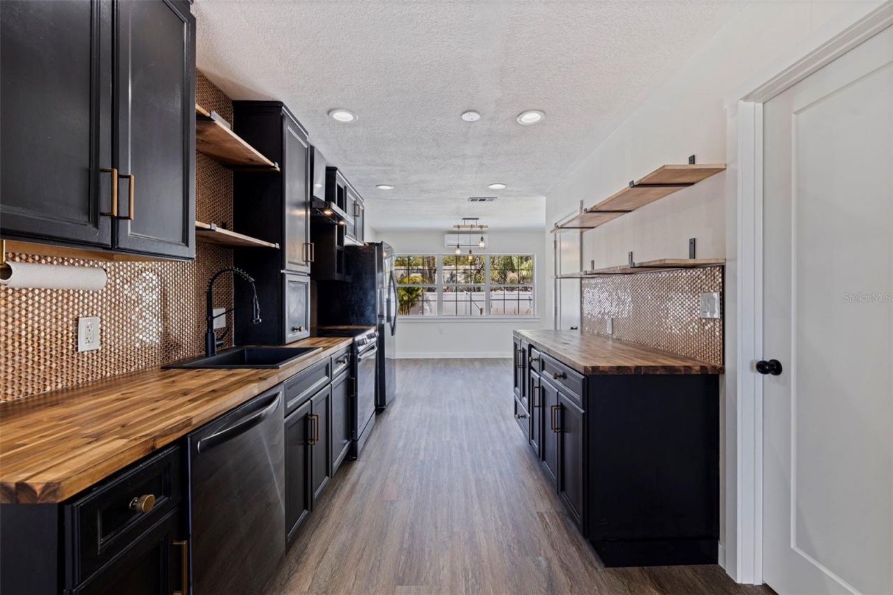 737 62nd Avenue N, Saint Petersburg, FL 33702 Photo