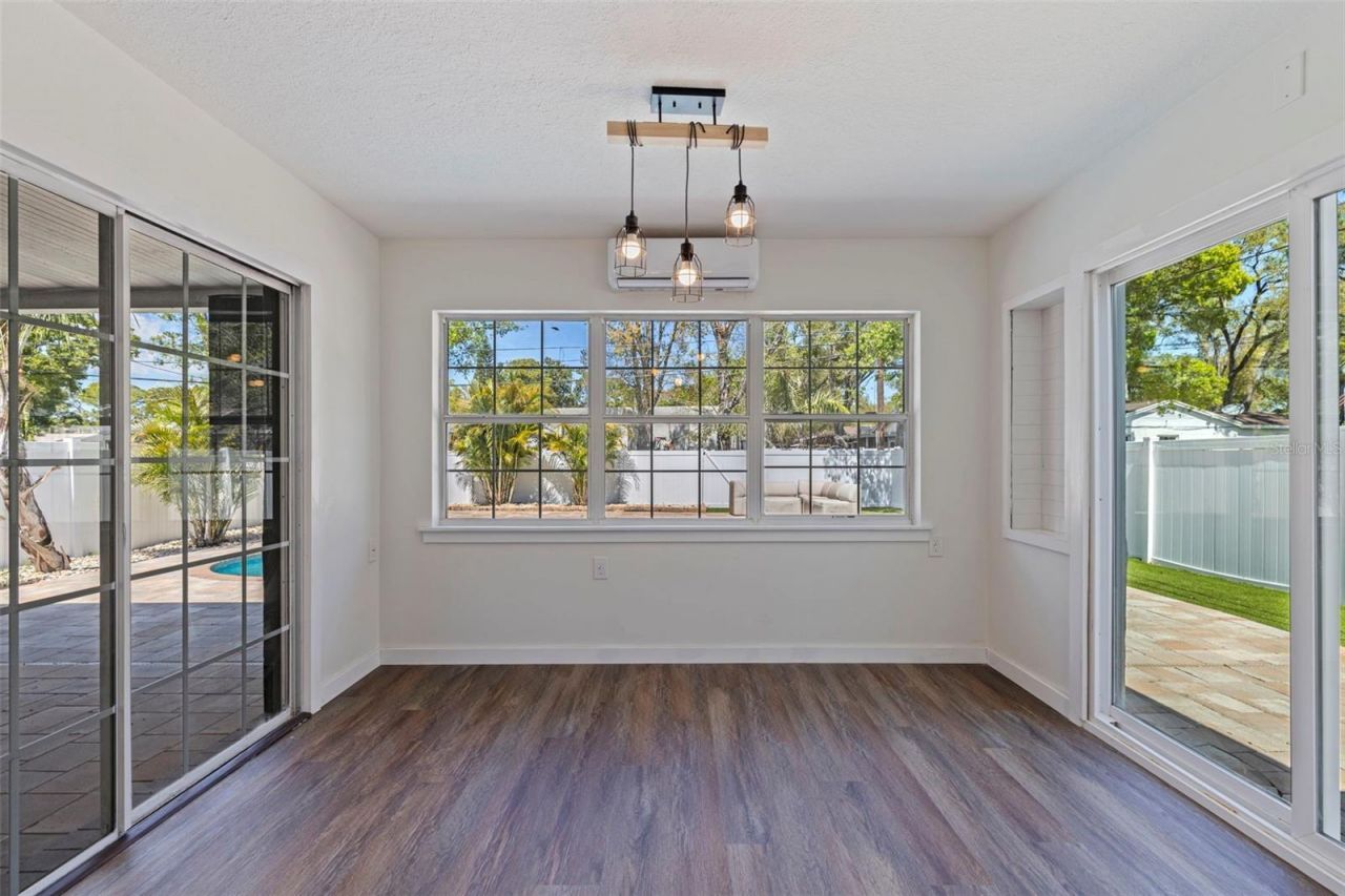 737 62nd Avenue N, Saint Petersburg, FL 33702 Photo