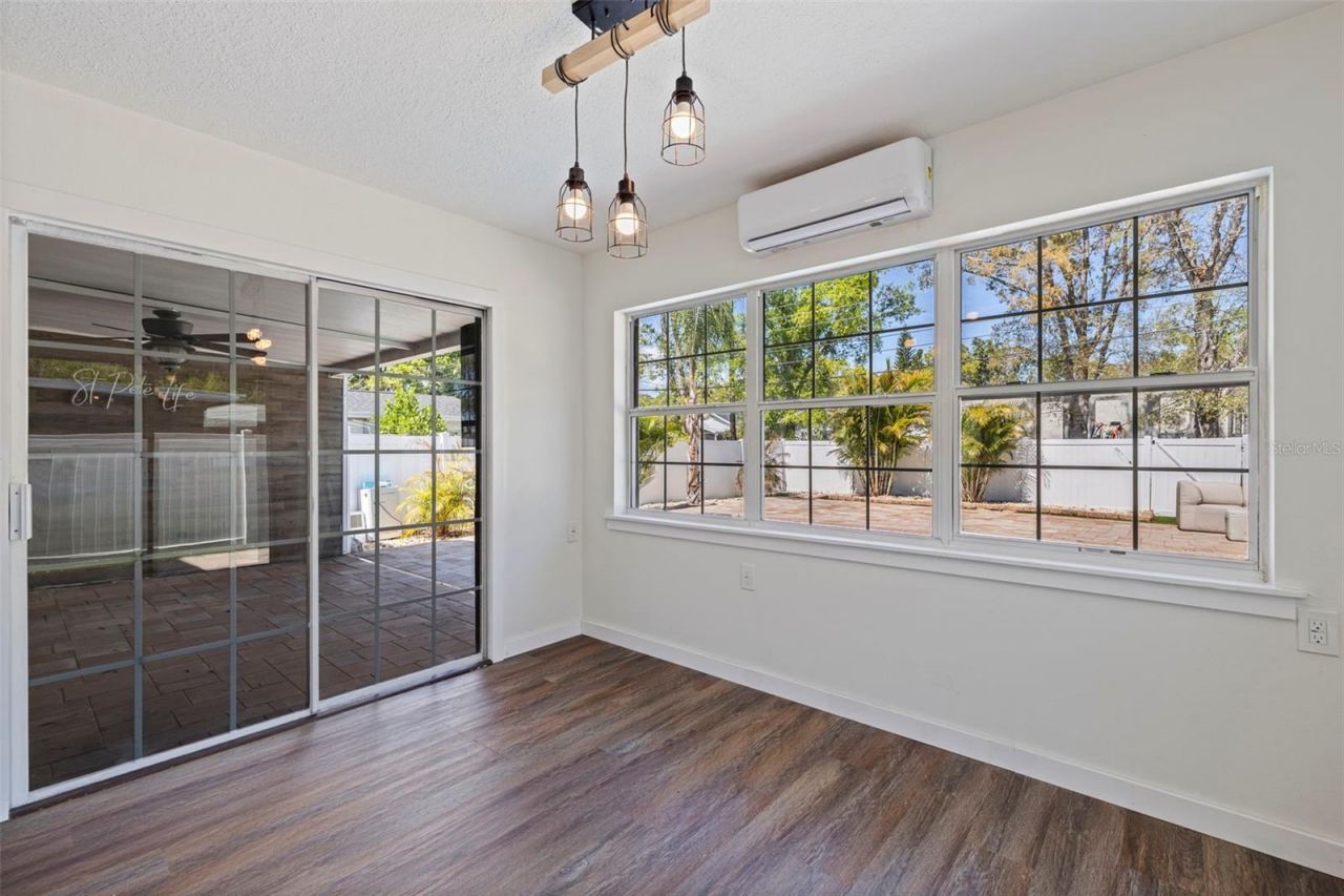 737 62nd Avenue N, Saint Petersburg, FL 33702 Photo