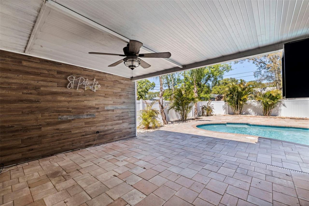 737 62nd Avenue N, Saint Petersburg, FL 33702 Photo