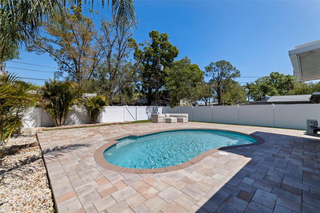 737 62nd Avenue N, Saint Petersburg, FL 33702 Photo