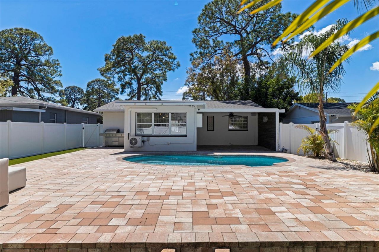 737 62nd Avenue N, Saint Petersburg, FL 33702 Photo