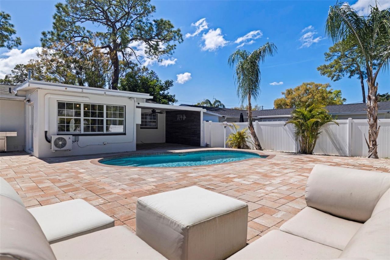 737 62nd Avenue N, Saint Petersburg, FL 33702 Photo