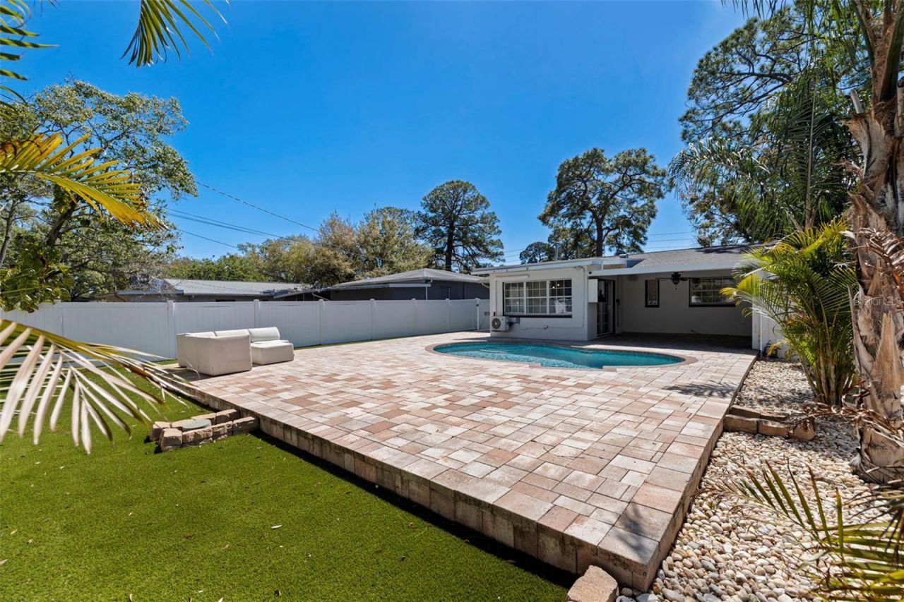 737 62nd Avenue N, Saint Petersburg, FL 33702 Photo