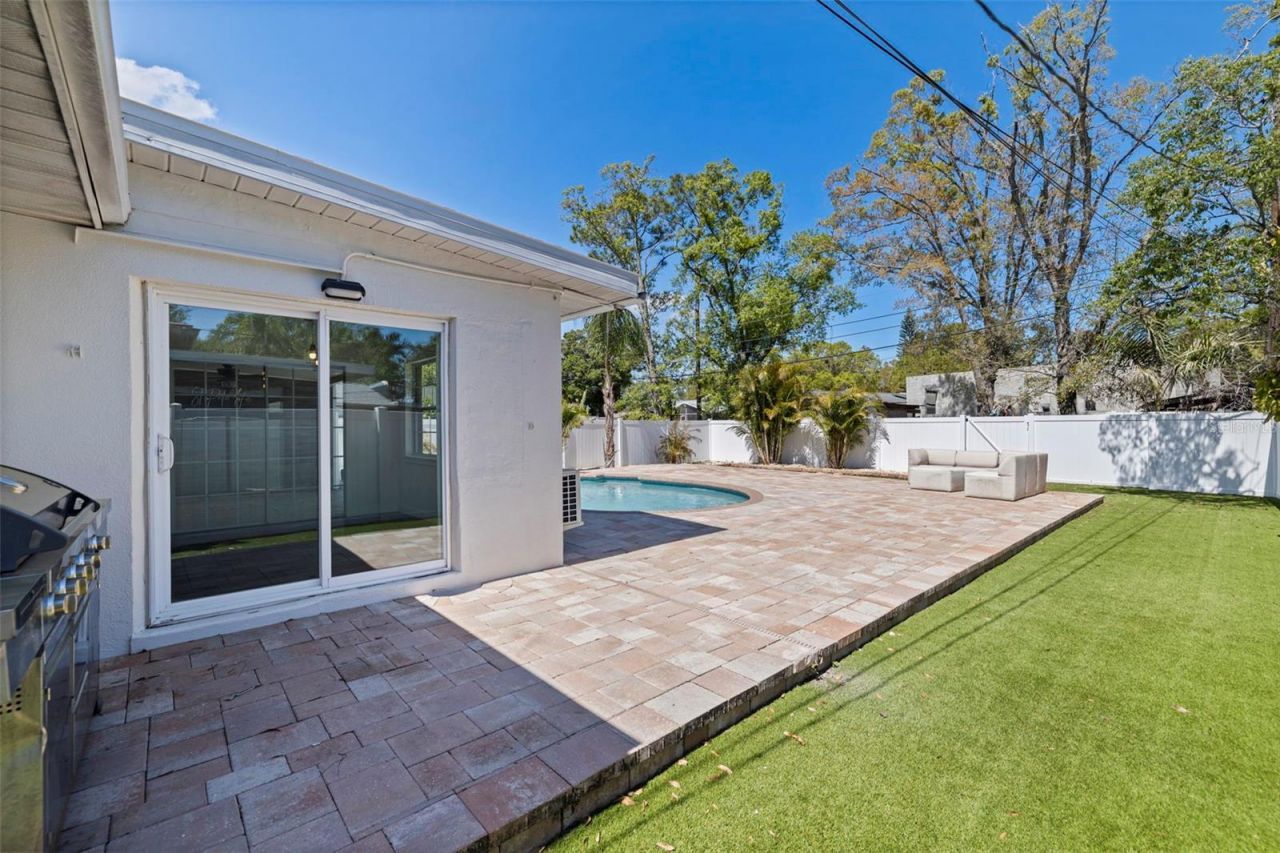 737 62nd Avenue N, Saint Petersburg, FL 33702 Photo