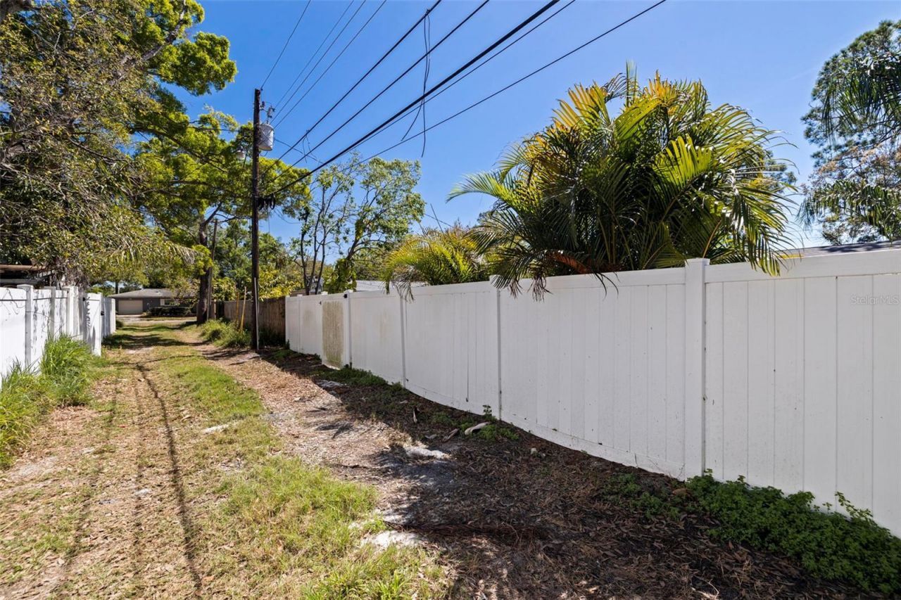 737 62nd Avenue N, Saint Petersburg, FL 33702 Photo