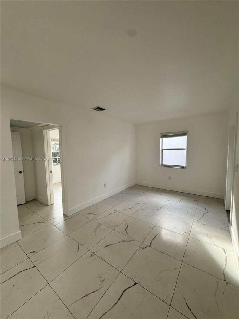 2142 NW 1st St, Unit 2142, Miami, FL 33125 Photo