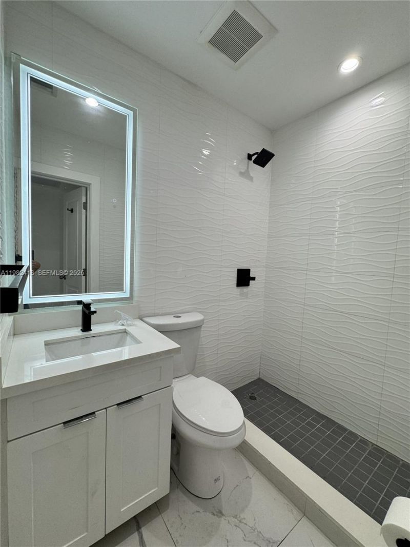 2142 NW 1st St, Unit 2142, Miami, FL 33125 Photo