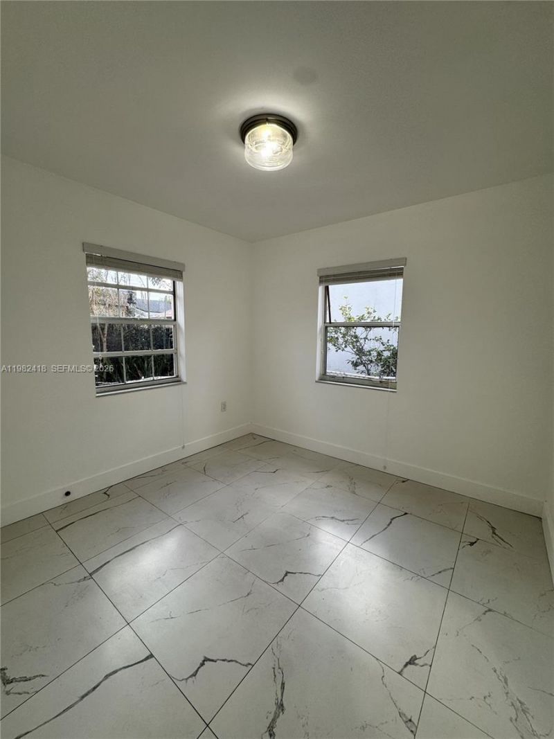 2142 NW 1st St, Unit 2142, Miami, FL 33125 Photo