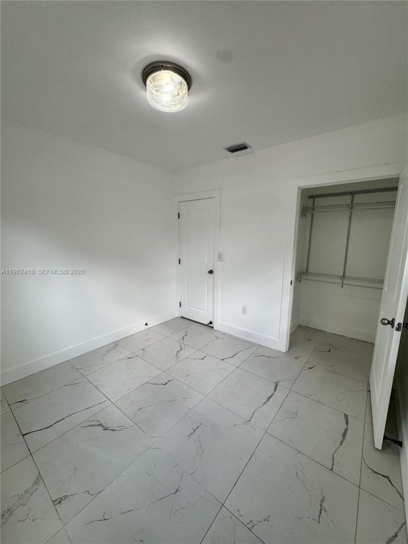 2142 NW 1st St, Unit 2142, Miami, FL 33125 Photo