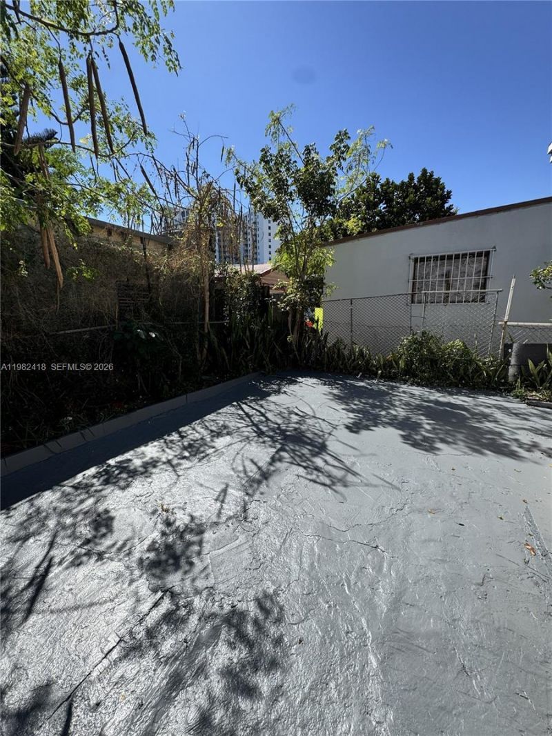 2142 NW 1st St, Unit 2142, Miami, FL 33125 Photo