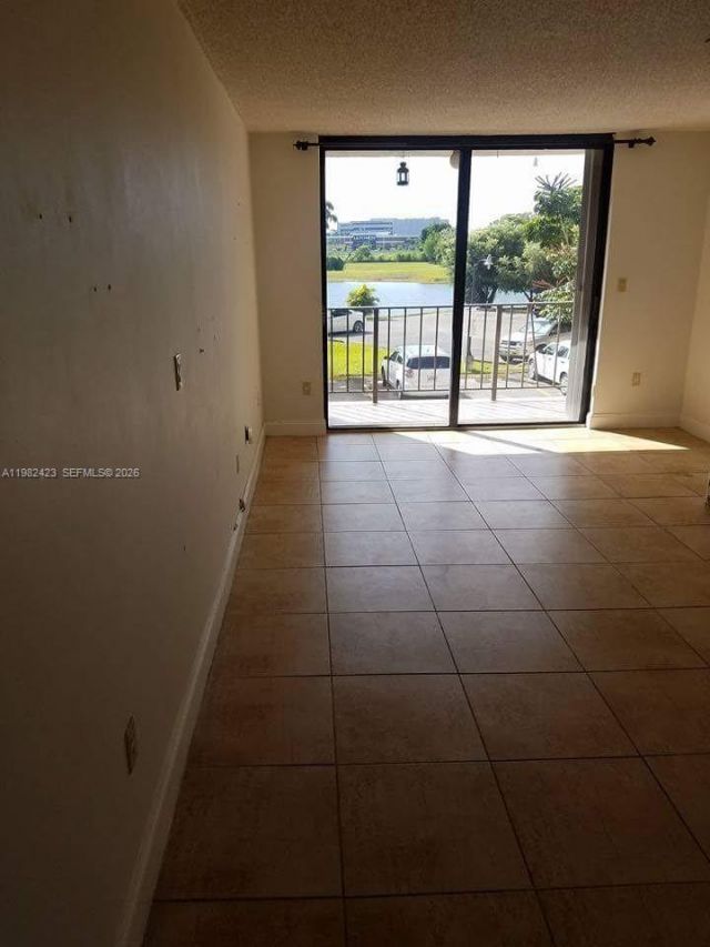 9682 Fontainebleau Blvd , Unit 202, Miami, FL 33172 Photo