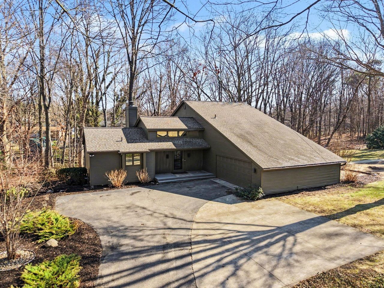 687 Lugers Road, Holland, MI 49423 Main Photo