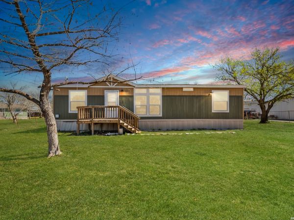 114 County Road 5600, Castroville, TX 78009