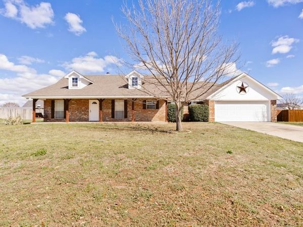 107 Ashley Street, Alvord, TX 76225