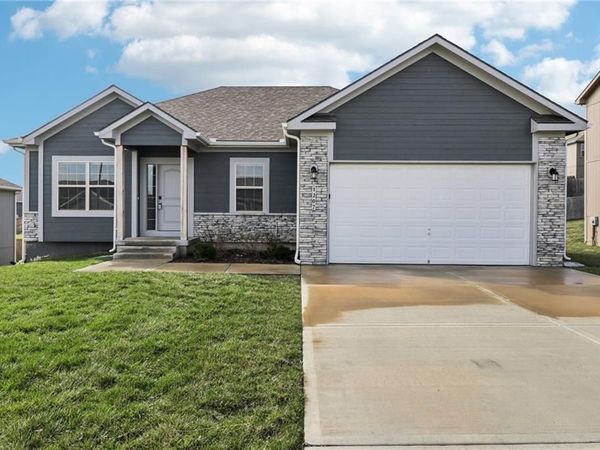 1207 NW Hilltop Lane, Grain Valley, MO 64029