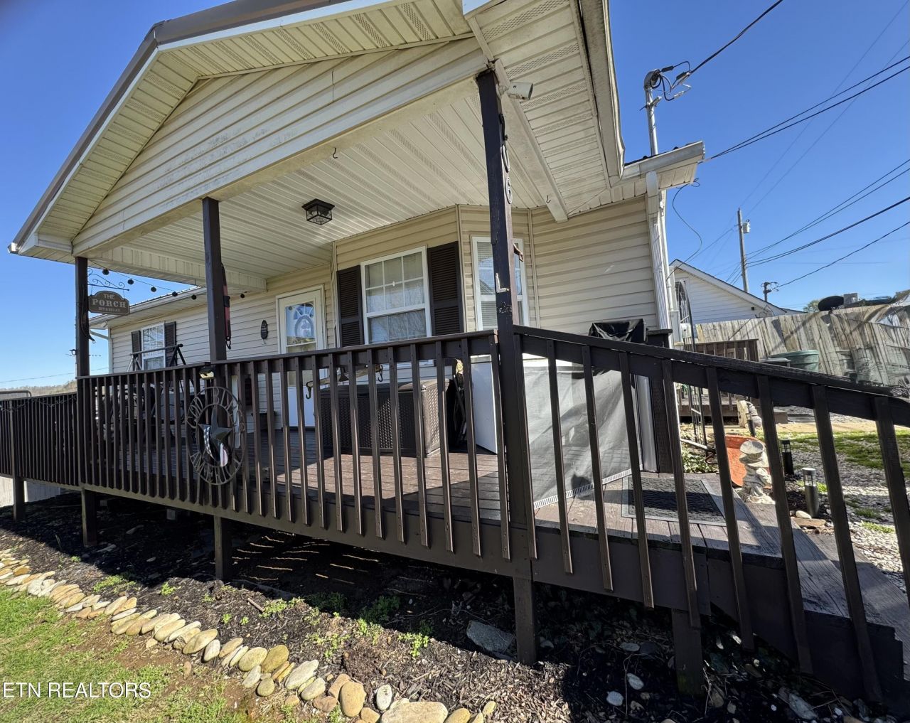 206 E Maple St, Caryville, TN 37714 Main Photo