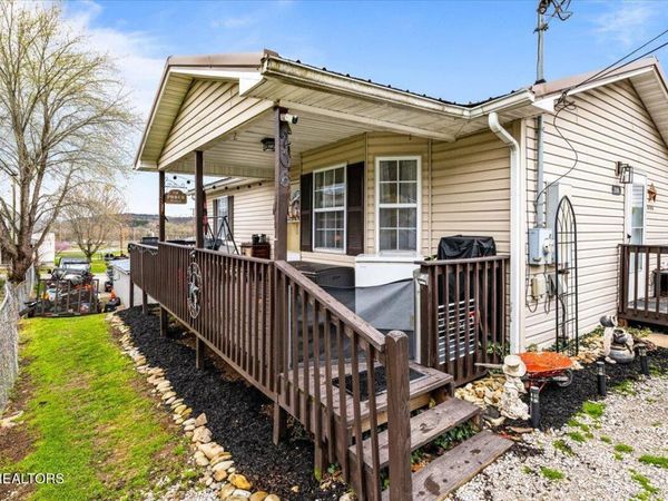 206 E Maple St, Caryville, TN 37714