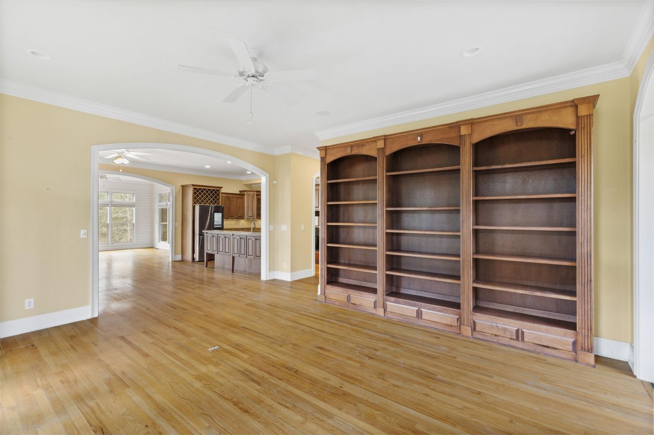 405 Saint Johns Drive Photo 13