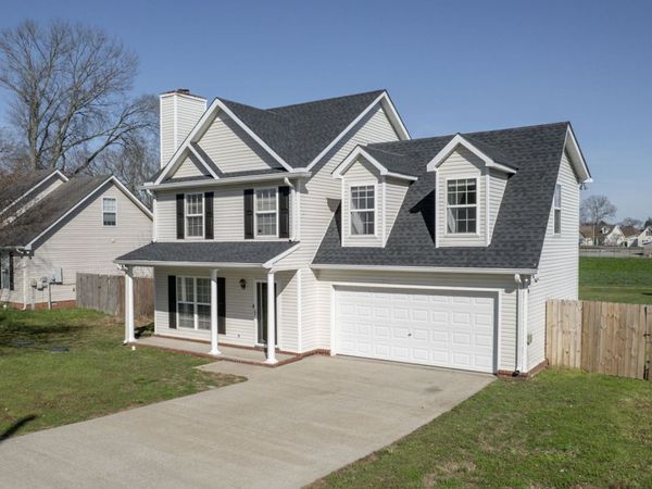 697 Crescent Rd, Murfreesboro, TN 37128