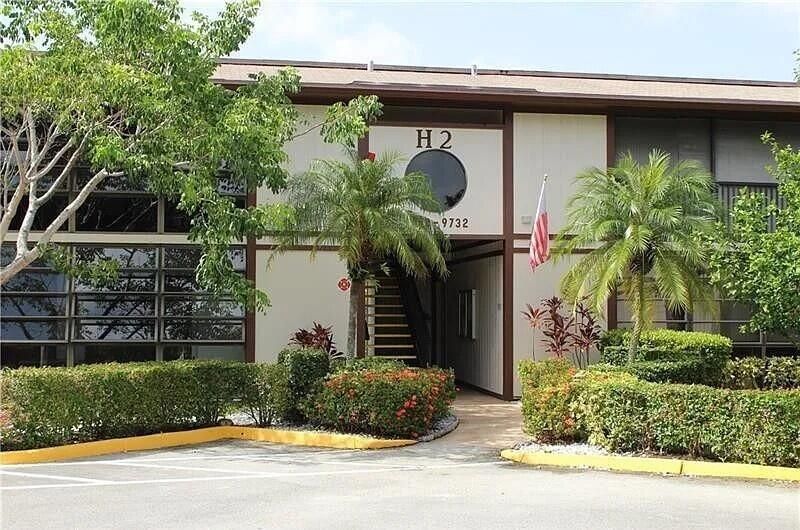 9728 S Belfort Circle, Unit 206, Tamarac, FL 33321 Photo