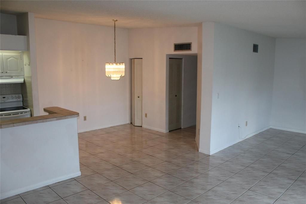 9728 S Belfort Circle, Unit 206, Tamarac, FL 33321 Photo