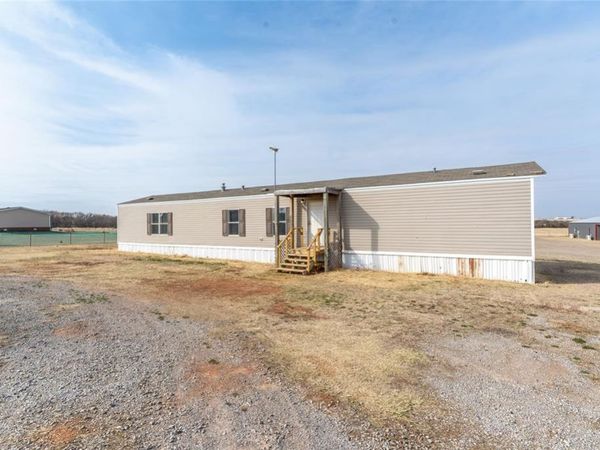 2439 Beverly Lane, Clinton, OK 73601
