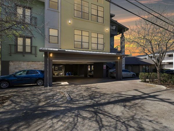907 Duncan LN , Unit 302, Austin, TX 78705