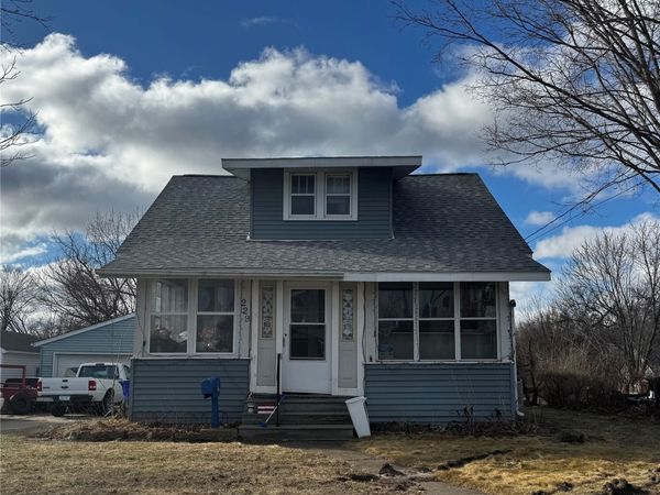 229 28th St Dr SE, Cedar Rapids, IA 52403